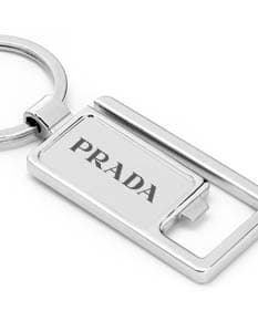 Chaveiro de metal elegante e resistente para manter suas chaves seguras. Perfeito para escritórios e negócios, combinação de praticidade e estilo. Adquira já o seu!
