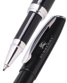 Caneta de metal sofisticada para escrita profissional. Ideal para escritórios, negócios e estudos. Durável e elegante, garante conforto e precisão. Adquira a sua!