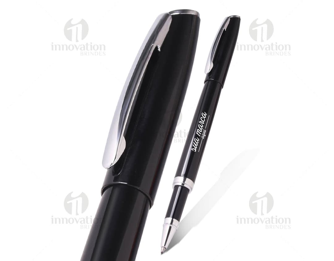 Bolígrafo de metal sofisticado para escritura profesional. Ideal para oficinas, negocios y estudios. Duradero y elegante