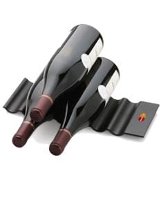 Suporte para garrafa em design de madeira para escritório. A solução perfeita para organizar e decorar seu ambiente de trabalho. Encontre o equilíbrio entre praticidade e estilo com este suporte exclusivo. Ideal para manter sua garrafa sempre ao alcance. Adquira já o seu!
