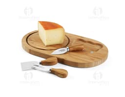 Tábua de Queijo em Madeira com acabamento rústico e detalhes entalhados.