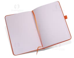 Moleskine 17x12 cm - 18: Caderno de couro preto perfeito para organização no escritório. Ideal para anotações, compromissos e