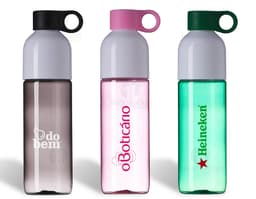 Squeeze Plástico 700ml: um item essencial para manter-se hidratado durante o dia a dia. Com design clean e capacidade de