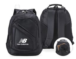 Mochila resistente feita de nylon e poliéster.