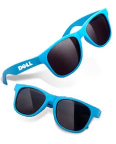 Óculos de sol modernos e estilosos para proteger seus olhos do sol. Com design elegante e cores vibrantes, esses óculos são a combinação perfeita de estilo e proteção UV. Adicione um toque de sofisticação ao seu look neste verão com nossos óculos de sol - 02. Garanta já o seu!