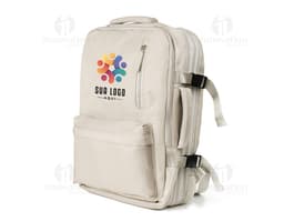 Mochila Pasta para notebook c/ Expansor em um ambiente profissional de negócios, com um homem sorridente e confiante vestindo