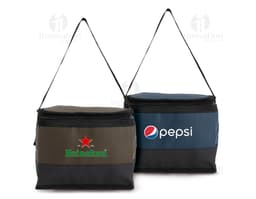 Bolsa térmica preta de 5 litros, feita de couro e equipada com alça, zíper e pega para transporte. Ideal para armazenar