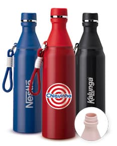 Garrafa térmica de 500ml em plástico transparente, com tampa. Perfeita para armazenar líquidos como água, sucos ou chás. Ideal para manter a bebida na temperatura desejada por mais tempo.
