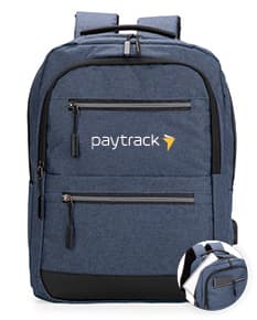 Mochila Oxford 18L em couro marrom com alça de metal, zíper, fecho de fivela e bolsos. Ideal para viagens, negócios e uso casual, proporcionando praticidade e estilo.