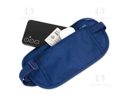 Descripción de la imagen: Pochete Doleira Nylon negra, hecha de cuero con correa, múltiples compartimentos y cremallera.
