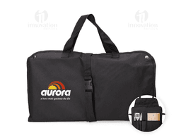 Mala de couro preta com zíper, alça e fivela, ideal para viagens de negócios ou lazer. Acessório de moda elegante e moderno
