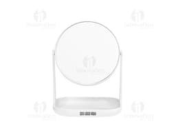 Espejo de mesa plástico en un ambiente de oficina moderno, al lado de un ratón de computadora y un teclado. La superficie