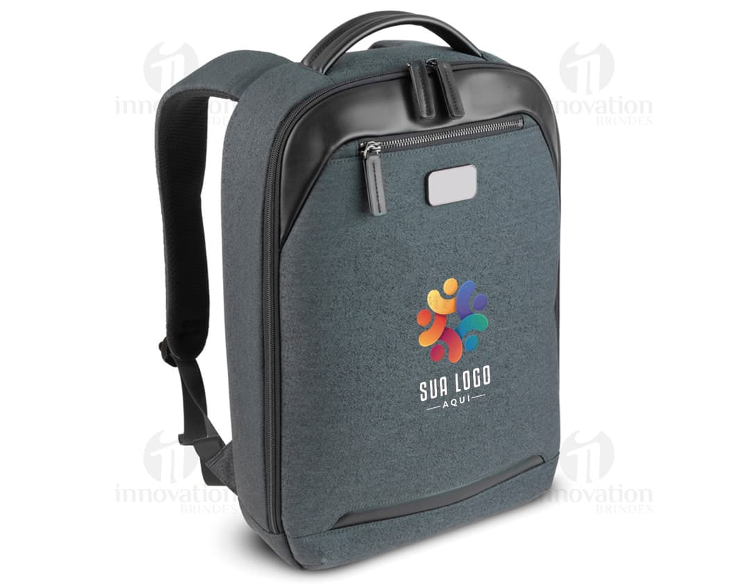 Mochila Premium para notebook em couro preto com fecho de metal, alça de transporte e compartimento interno para equipamentos