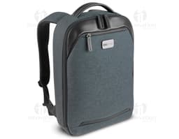 Mochila Premium para notebook em couro preto com fecho de metal, alça de transporte e compartimento interno para equipamentos
