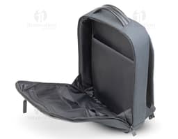 Mochila Premium para notebook em couro preto com fecho de metal, alça de transporte e compartimento interno para equipamentos