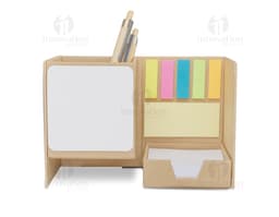 Porta lápis feito de papelão marrom, embalagem vazia e reciclável com design simples.