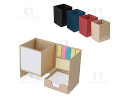Porta lápis feito de papelão marrom, embalagem vazia e reciclável com design simples.