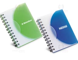 Bloco de anotações prático e compacto de 10,8 x 7,8 cm. Ideal para organizar suas tarefas diárias com estilo e eficiência.