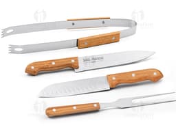 Kit churrasco inox e bambu 4 peças sobre uma mesa de madeira com um design moderno e elegante.