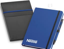 Kit de caderno e esferográfica ideal para manter a organização no trabalho ou nos estudos. Feito em couro genuíno, o conjunto