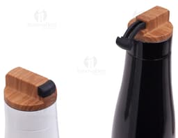 Squeeze Metal 750ml - Garrafa de metal elegante e durável para sua rotina de cuidados. Ideal para armazenar líquidos como