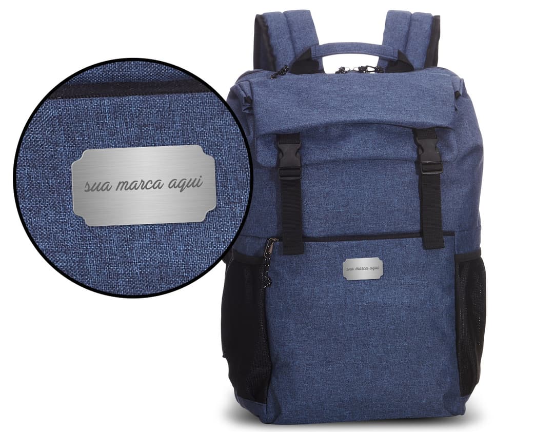 Anti-theft laptop backpack made of genuine leather, perfect for business or leisure travel. With a classic and retro design