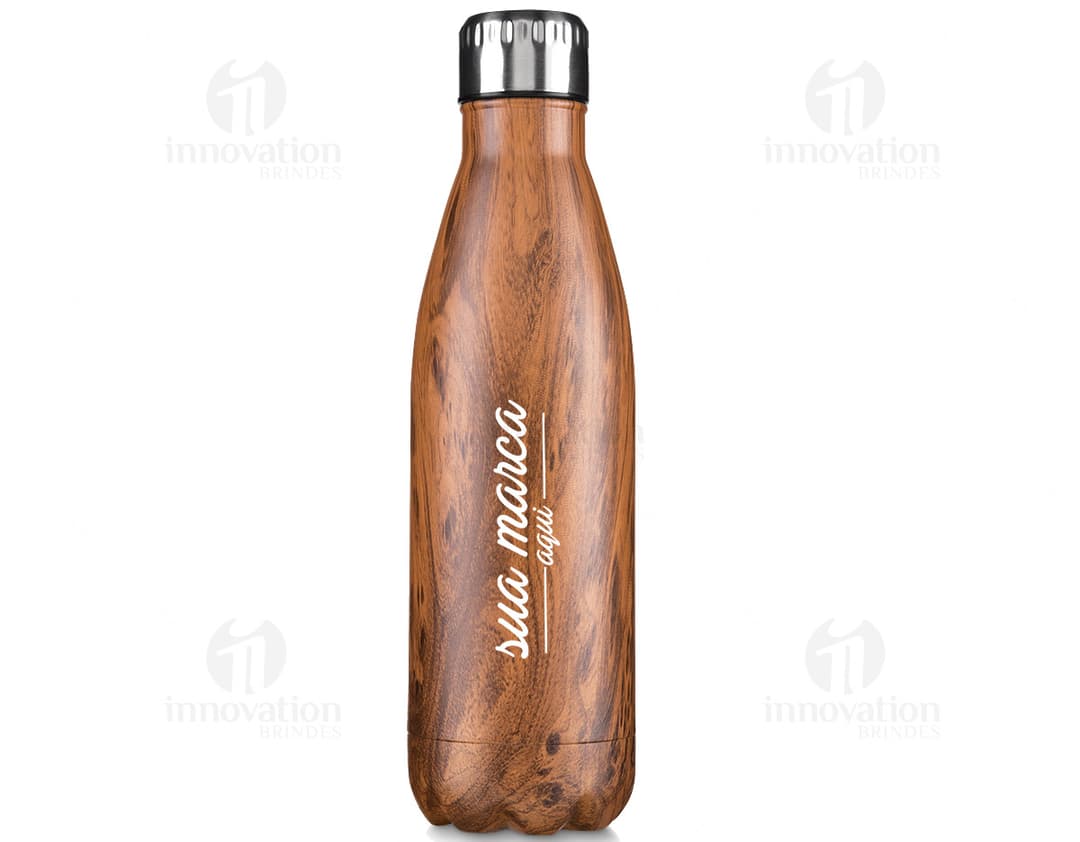 Squeeze metal 750 ml imitación madera en primer plano con detalles en metal, marrón y amarillo. El objeto está cerca de un