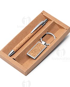 Kit esferográfica e chaveiro, perfeito para deixar seu escritório ou escola mais completo. Com design elegante e funcional, este kit é ideal para quem busca praticidade e organização. A esferográfica garante uma escrita suave e o chaveiro é um acessório útil para o seu dia a dia. Adquira já o seu e esteja sempre preparado para qualquer situação. Um produto indispensável para quem valoriza a qualidade e o bom gosto. Peça já o seu kit esferográfica e chaveiro e tenha sempre à mão os itens essenciais para o seu dia a dia de trabalho ou estudo.