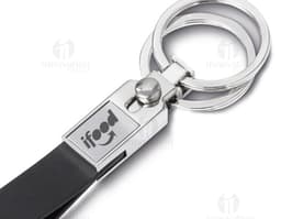 Chaveiro de metal resistente e seguro para garantir a proteção dos seus pertences. Feito em aço inoxidável cromado, ideal