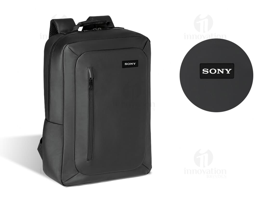 Mochila para notebook em couro preto de estilo vintage. Perfeita para viagens de negócios ou lazer. Compartimento espaçoso e