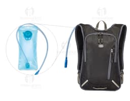 Mochila esportiva de luxo em nylon preto com detalhes em couro marrom, perfeita para viagens e aventuras. Moderna e elegante
