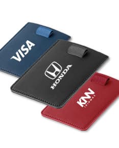 À procura de um porta cartões prático e elegante? Este acessório em couro preto é o que você precisa para manter seus cartões organizados. Ideal para viagens de negócios ou para o dia a dia no escritório. Mantenha suas finanças e informações pessoais seguras com este porta cartões de alta qualidade. Adquira o seu agora!