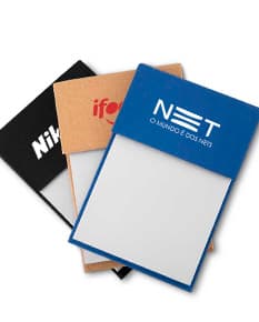 Bloco de anotações amarelo vazio para escrita de notas e lembretes no escritório. Design básico e prático. Ideal para organizar suas tarefas diárias.
