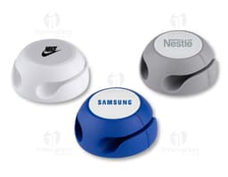 Organizador compacto e redondo para cabos, feito de borracha. Suas cores são variadas e brilhantes, ideal para manter os fios