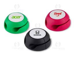 Organizador compacto e redondo para cabos, feito de borracha. Suas cores são variadas e brilhantes, ideal para manter os fios