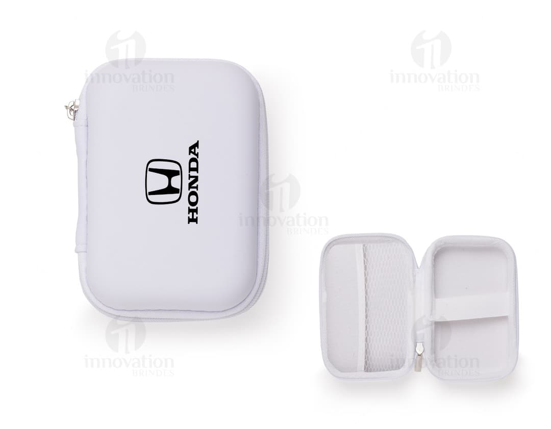 Estojo de couro sintético preto com botões, ícones e teclado em relevo. Design moderno e elegante, ideal para armazenar