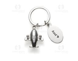 Chaveiro de metal em forma de avião, perfeito para quem busca um acessório sofisticado e elegante. Com detalhes cromados e