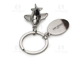Chaveiro de metal em formato de avião, o acessório perfeito para os amantes de viagens e aventuras. Feito em aço cromado, é