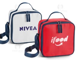 Luxury black thermal bag for travel and outings. With a leather strap and modern zipper, it is perfect for safely