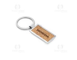 Golden metal keychain with an elegant and secure design. Ideal for keeping your keys organized and protected. Perfect for
