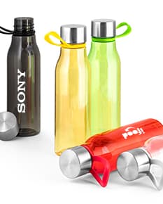 Squeeze de Plástico 590ml - Ideal para sua hidratação diária! Garanta já o seu squeeze transparente, prático e de alta qualidade. Perfeito para levar para a academia, trabalho ou passeios ao ar livre. Mantenha-se sempre hidratado com estilo e praticidade. Adquira o seu agora! #SqueezePlástico #Squeeze590ml #HidrataçãoDiária