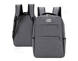 Mochila de couro preta para notebook com design moderno e elegante. Ideal para viagens de negócios e para armazenar seus