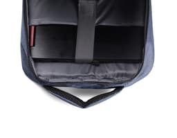 Mochila para notebook: Conforto e segurança para sua tecnologia em viagens ou no trabalho. Feita em couro preto com