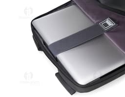 Mochila de couro sintético para notebook de 15,6 polegadas na cor preta, com alça de transporte, zíper, design elegante e