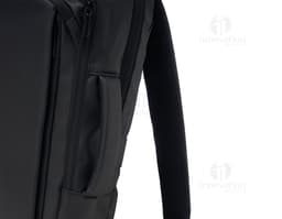 Mochila de couro sintético para notebook de 15,6 polegadas na cor preta, com alça de transporte, zíper, design elegante e