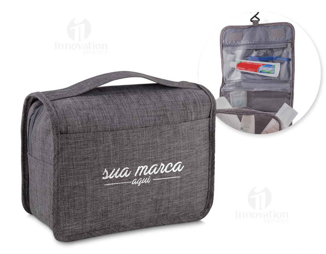 Necessaire preta de poliéster com espaço interno, ideal para armazenar objetos, equipamentos e dinheiro com segurança.