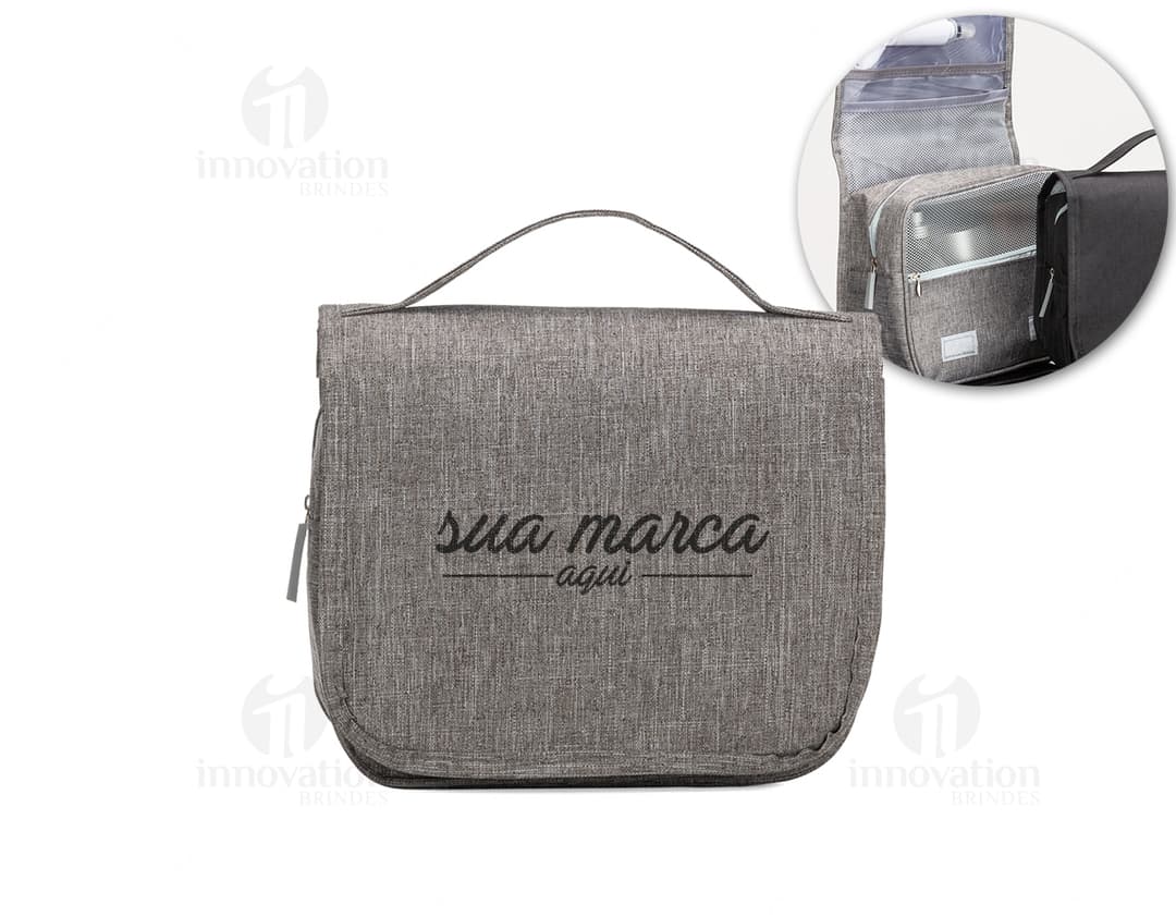 Neceser organizador en nylon negro, ideal para guardar bolsos, carteras, documentos y objetos personales. Posee gancho para