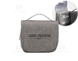 Neceser organizador en nylon negro, ideal para guardar bolsos, carteras, documentos y objetos personales. Posee gancho para