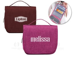 Neceser organizador en nylon negro, ideal para guardar bolsos, carteras, documentos y objetos personales. Posee gancho para