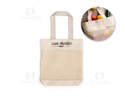 Sacola de algodão 180g, com malha de algodão. Embalagem vazia de papelão marrom, utilizada para compras, contendo etiqueta